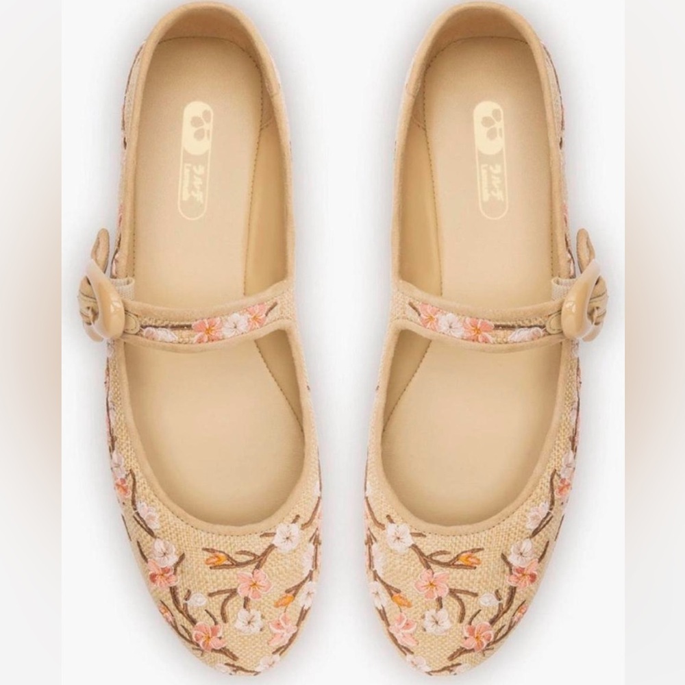 New in Box L arroude Beige Sakura Floral Mary Jane Flats Spring Cherry Blossoms